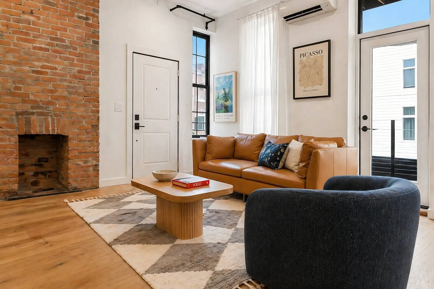 2 bed, 1.0 bath, $3,818 — Photo 3