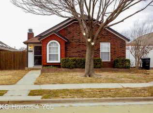 2137 Briarcliff Dr, Moore, OK 73170