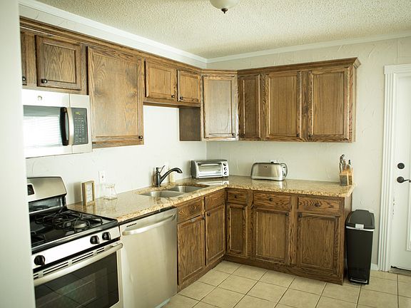 4th image of 3900 Winfield Ave
