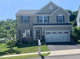 221 Heritage Dr, Oakdale, PA 15071