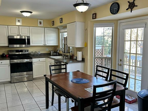 4th image of 2217 Lone Wolf Ln #103