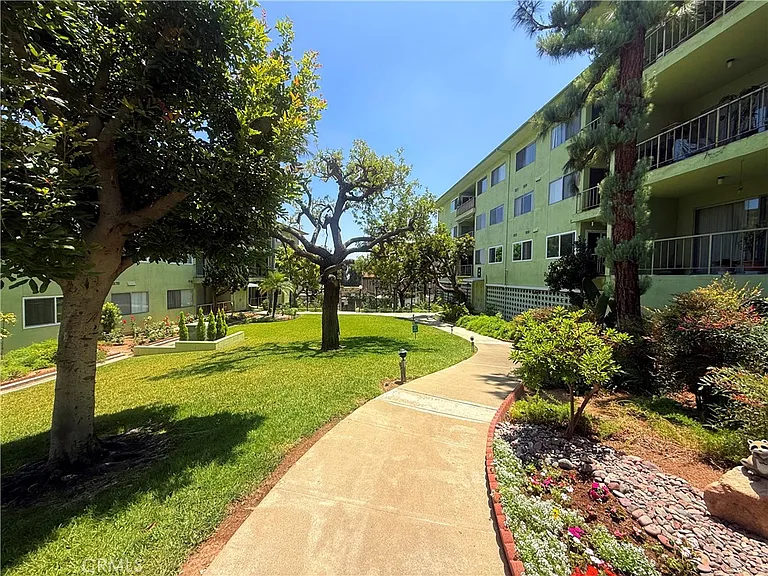 1301 S Atlantic Blvd #B424 — Photo 36