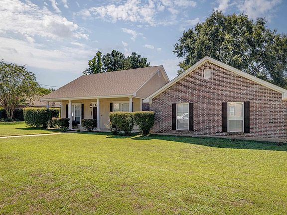 4th image of 139 Greenfield Cir
