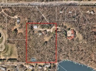 1310 Deerwood Dr, Eagan, MN 55123