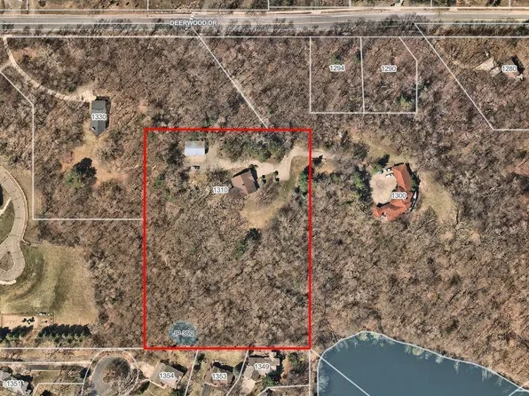 1310 Deerwood Dr, Eagan, MN 55123