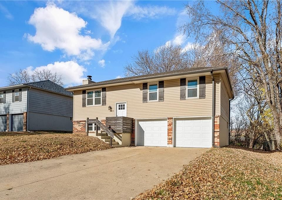 1st image of 1218 NW Golfview Dr