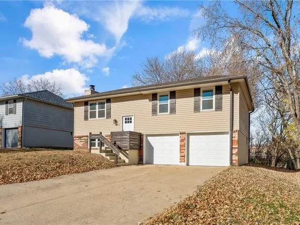 1218 NW Golfview Dr, Grain Valley, MO 64029