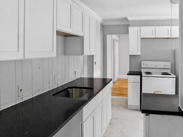 25-27 Woodlawn St #2 — Photo 8