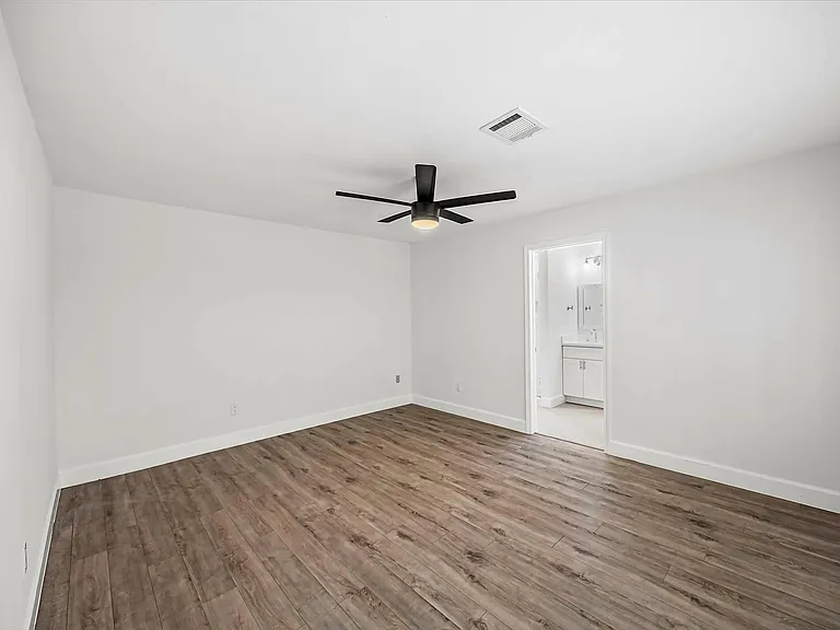 10010 Windriver Dr — Photo 9
