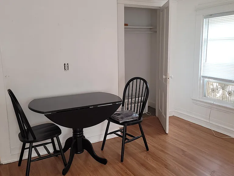 Walnut St — Photo 3