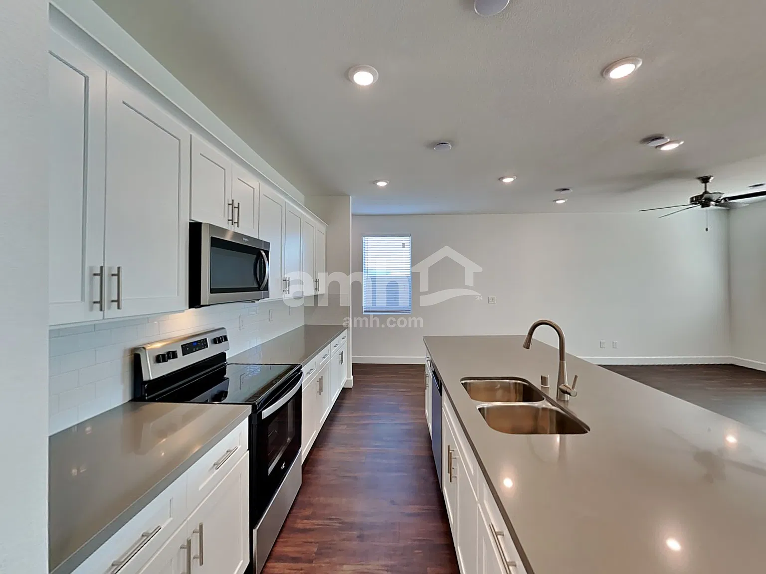 3 bed, 2.5 bath, 2041 sqft, $2,490 — Photo 3