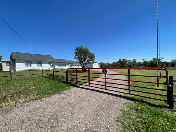 99 Jay St, Russell, KS 67665