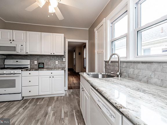 2nd image of 1025 Market St