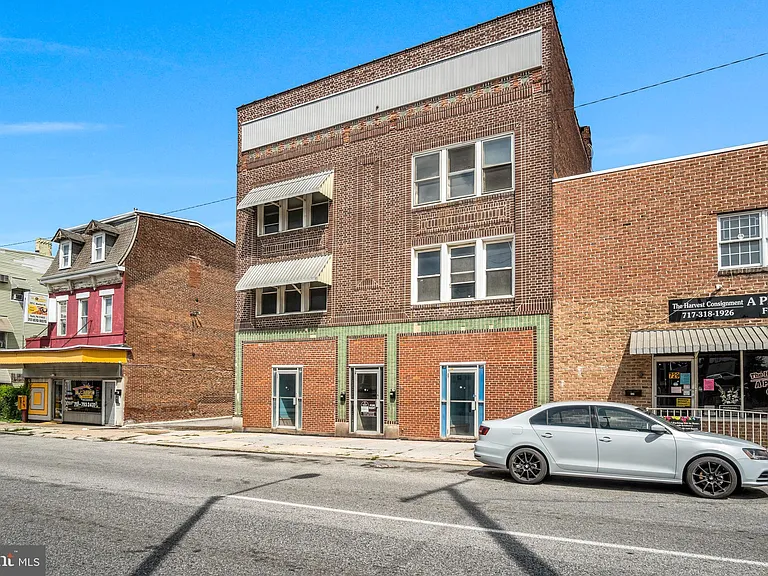 727 E Market St — Photo 35