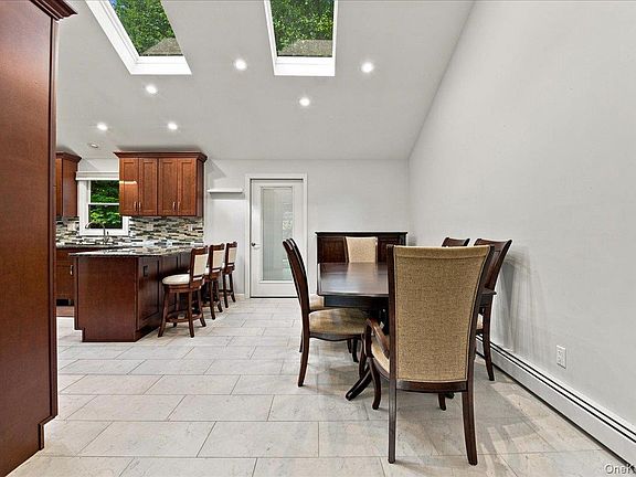 4th image of 20 Lancaster Lane