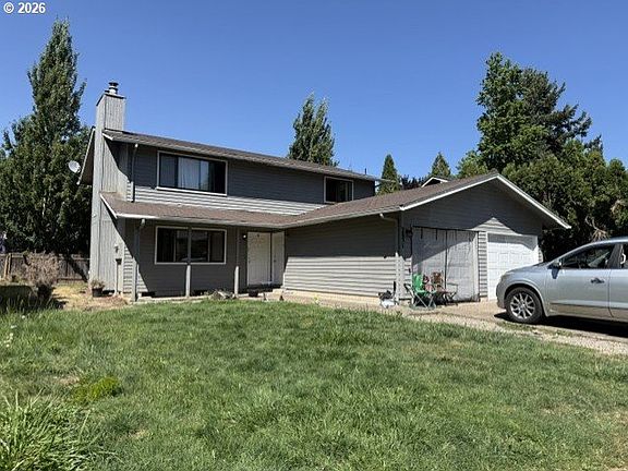 2nd image of 2829 Applewood Ln