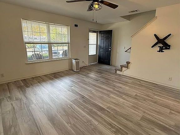 2nd image of 102 Oak Valley Cir