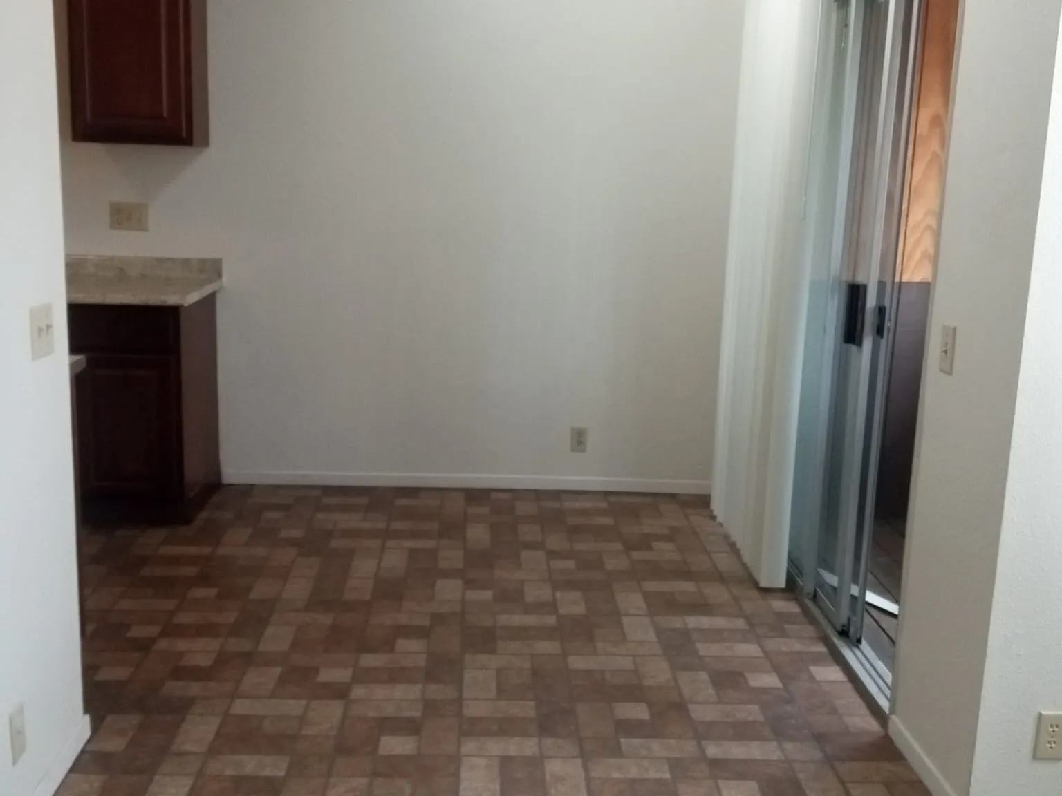 2 bed, 750 sqft, $2,100 — Photo 4