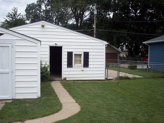 2nd image of 226 6th Ave N