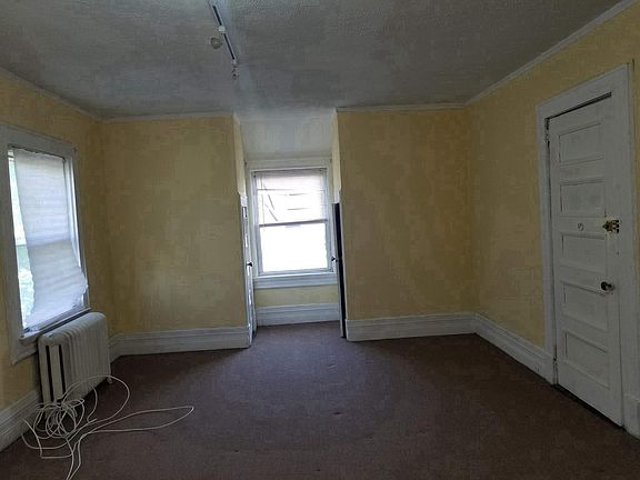 Bedroom (second floor w/seperated entrance)
