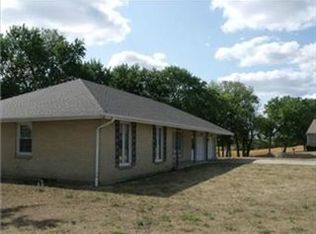 304 Circle Dr, Hamilton, MO 64644