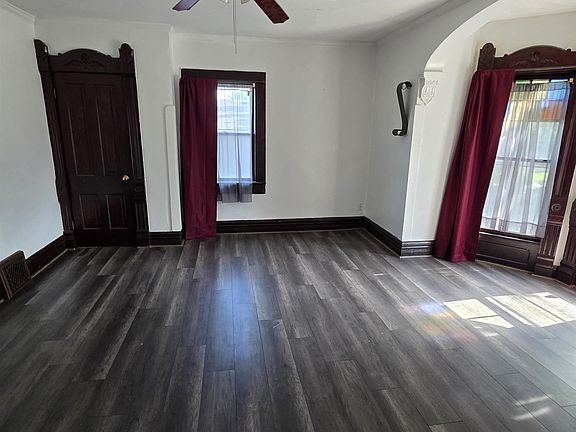 4th image of 808 Congress St