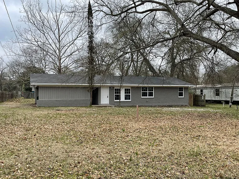 4201 Lamar Ave — Photo 2