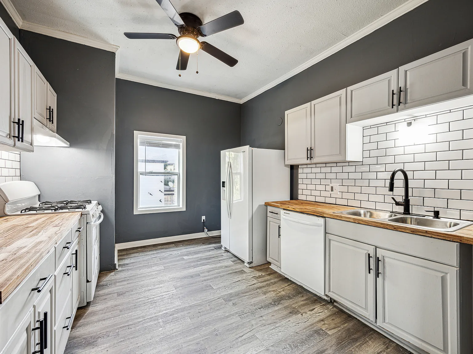 2 bed, 1000 sqft, $1,685 — Photo 3