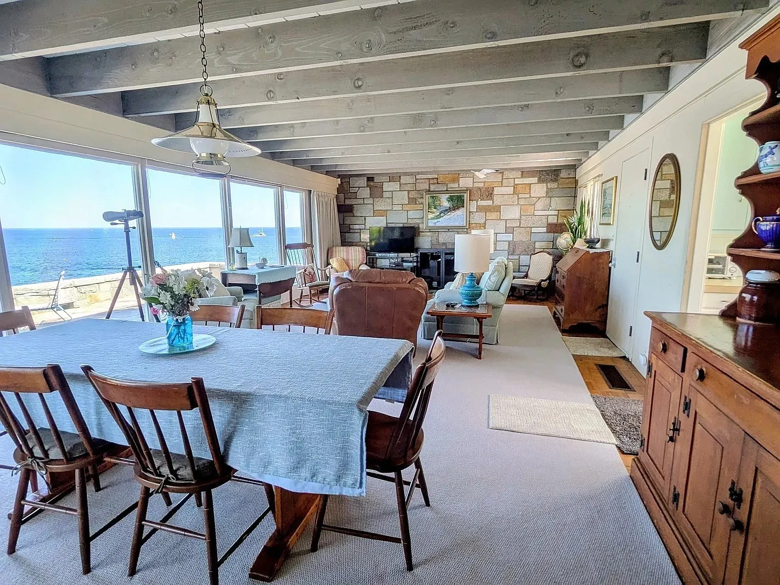 3 bed, 2.0 bath, 1831 sqft, $3,000 — Photo 3