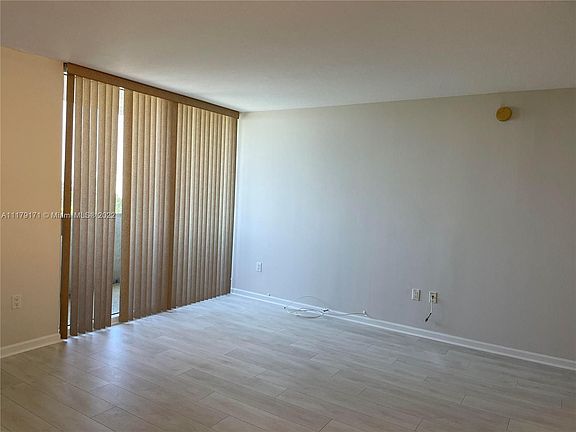 5th image of 19501 W Country Club Dr APT 811
