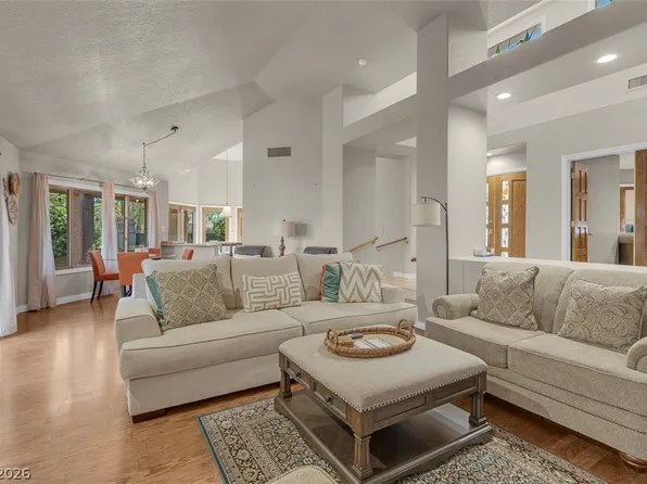 7176 Mission Hills Dr, Las Vegas, NV 89113