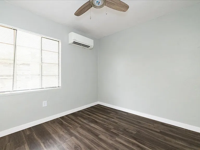 2132 N Forgeus Ave #C — Photo 11