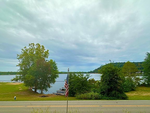 3rd image of 90 Taylor Rd