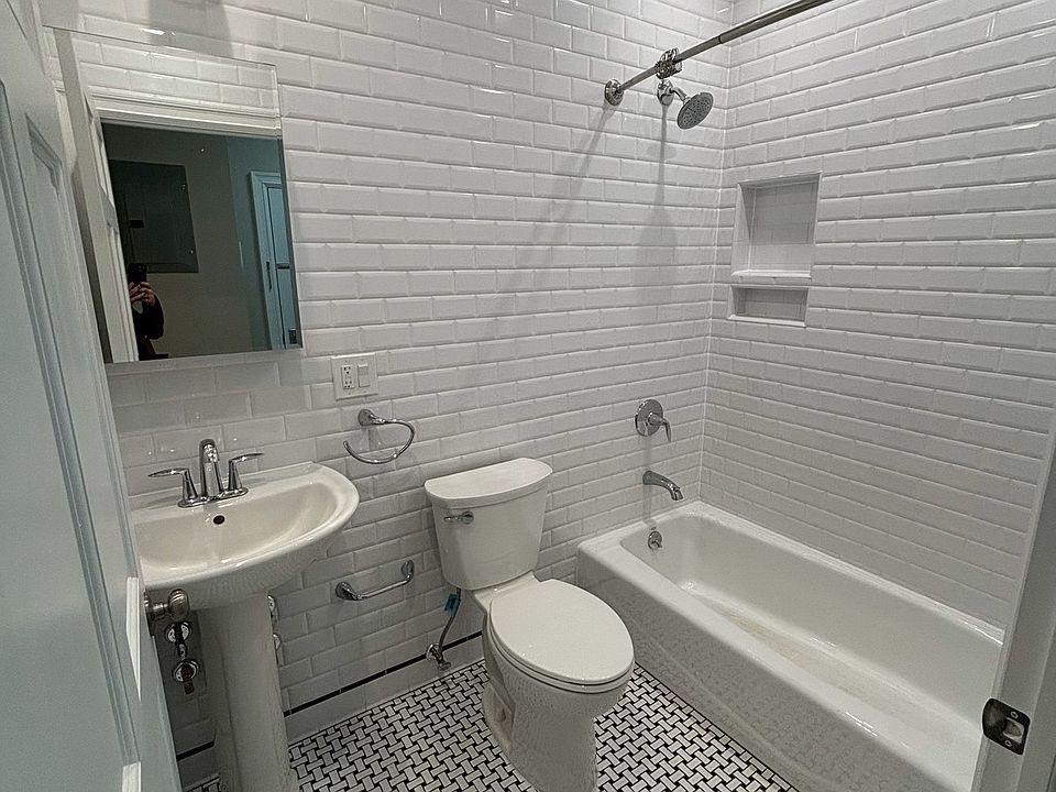 2nd image of 563 Halsey St #2