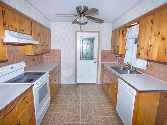 3rd image of 345 Spray Ave