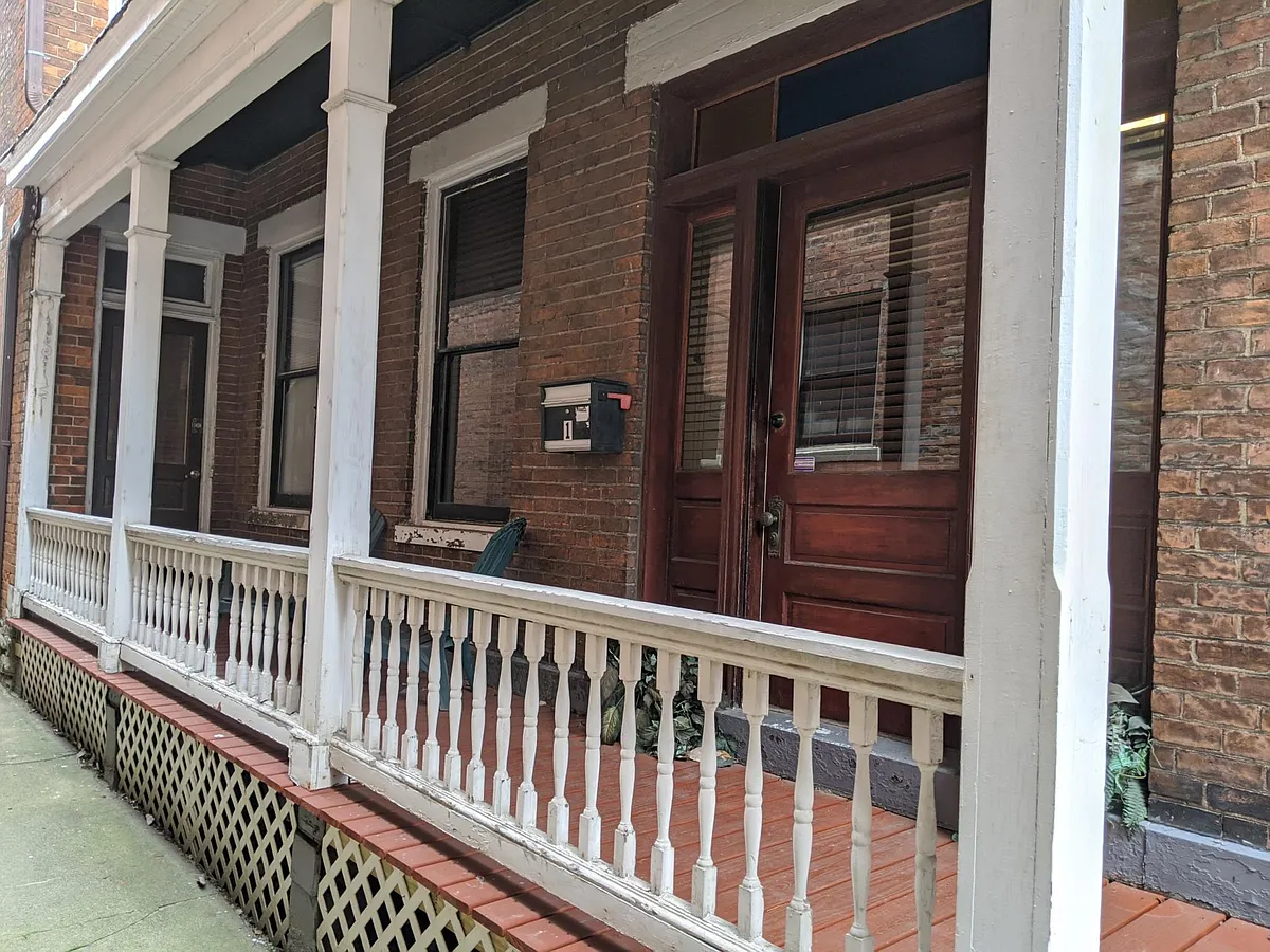 Front porch - 906 Main St #1