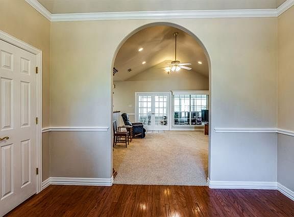 4th image of 193 Henderson Ln