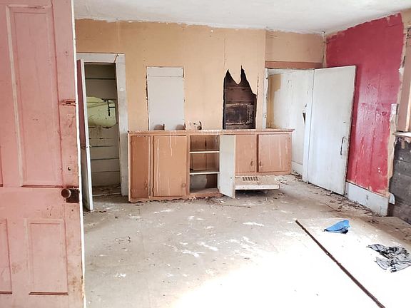 4th image of 240 Hiseville Coral Hill St