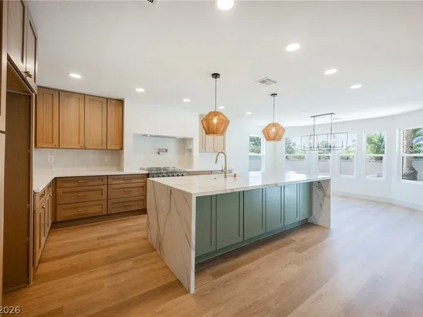 2755 S Torrey Pines Dr, Spring Valley, NV 89146