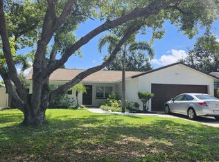 8421 7th St N, Saint Petersburg, FL 33702