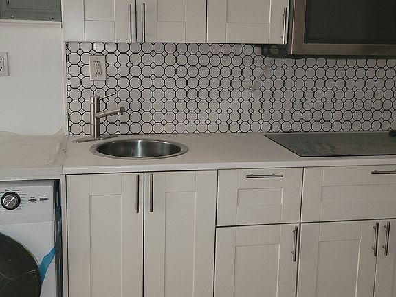 4th image of 405 Atlantic Ave #2