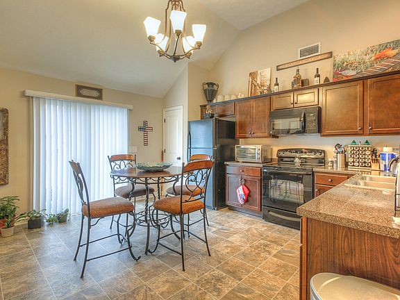 5th image of 718 Silverhill Dr