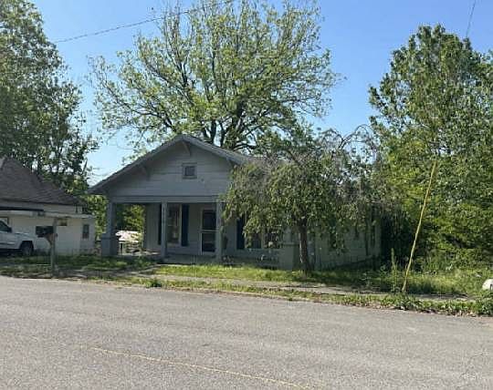 2nd image of 711 9th St