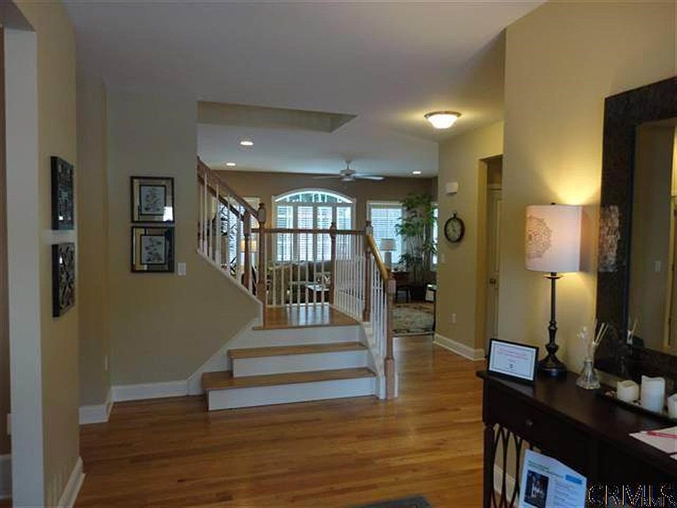 1st image of 17 Wesley Ct