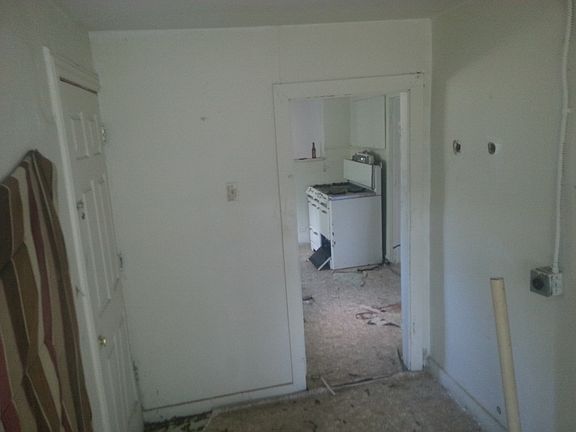 5th image of 5007 Bartlett Ave
