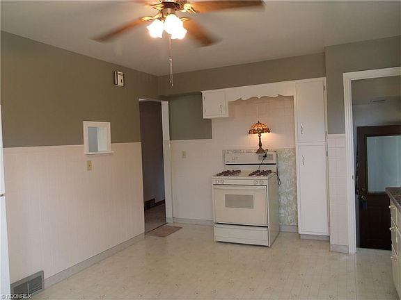 5th image of 969 Lawrence Ave