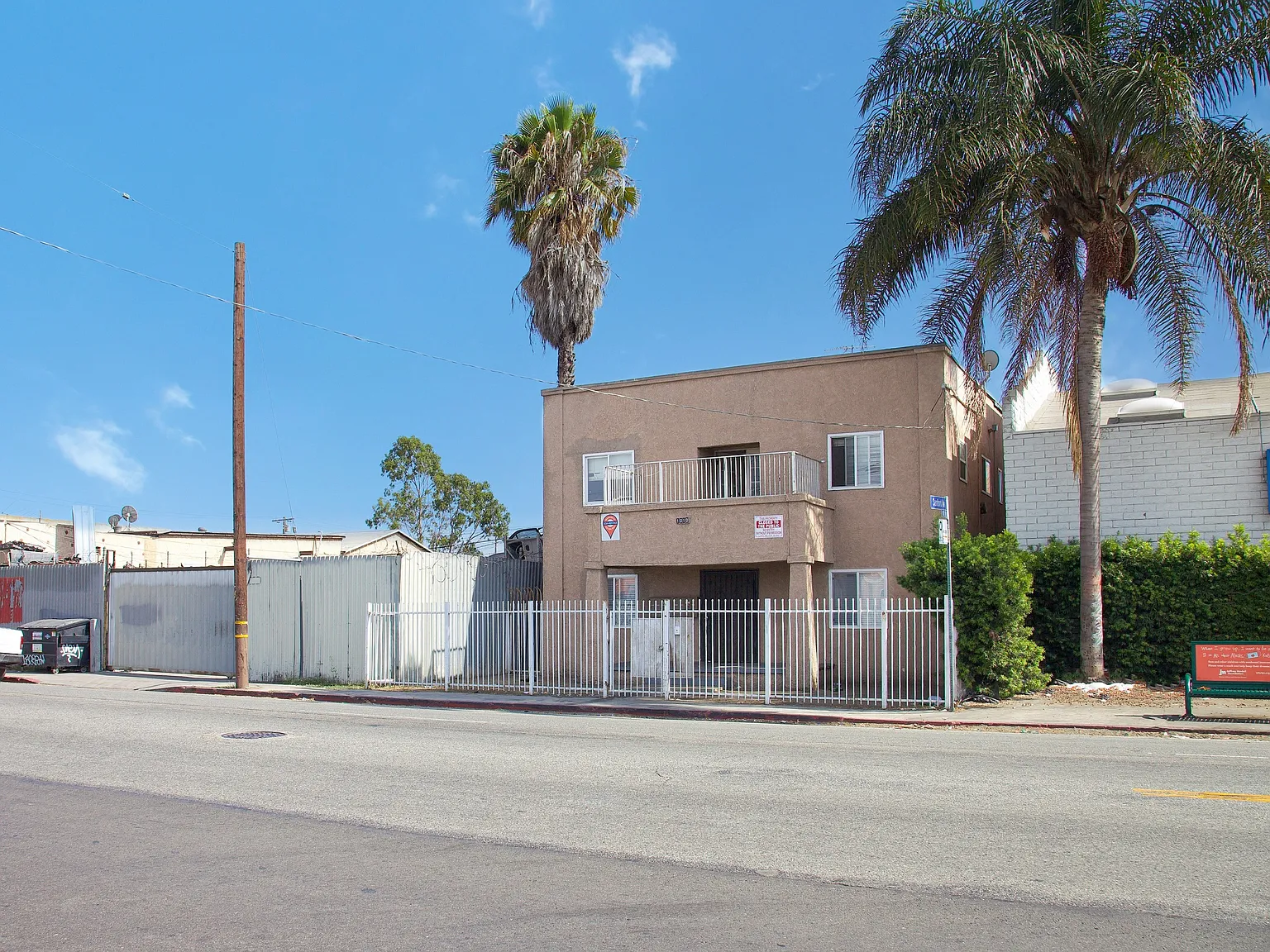 1010 E Anaheim St — Photo 3