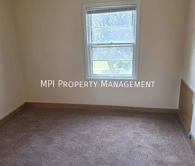 332 N 75th St #7 — Photo 8