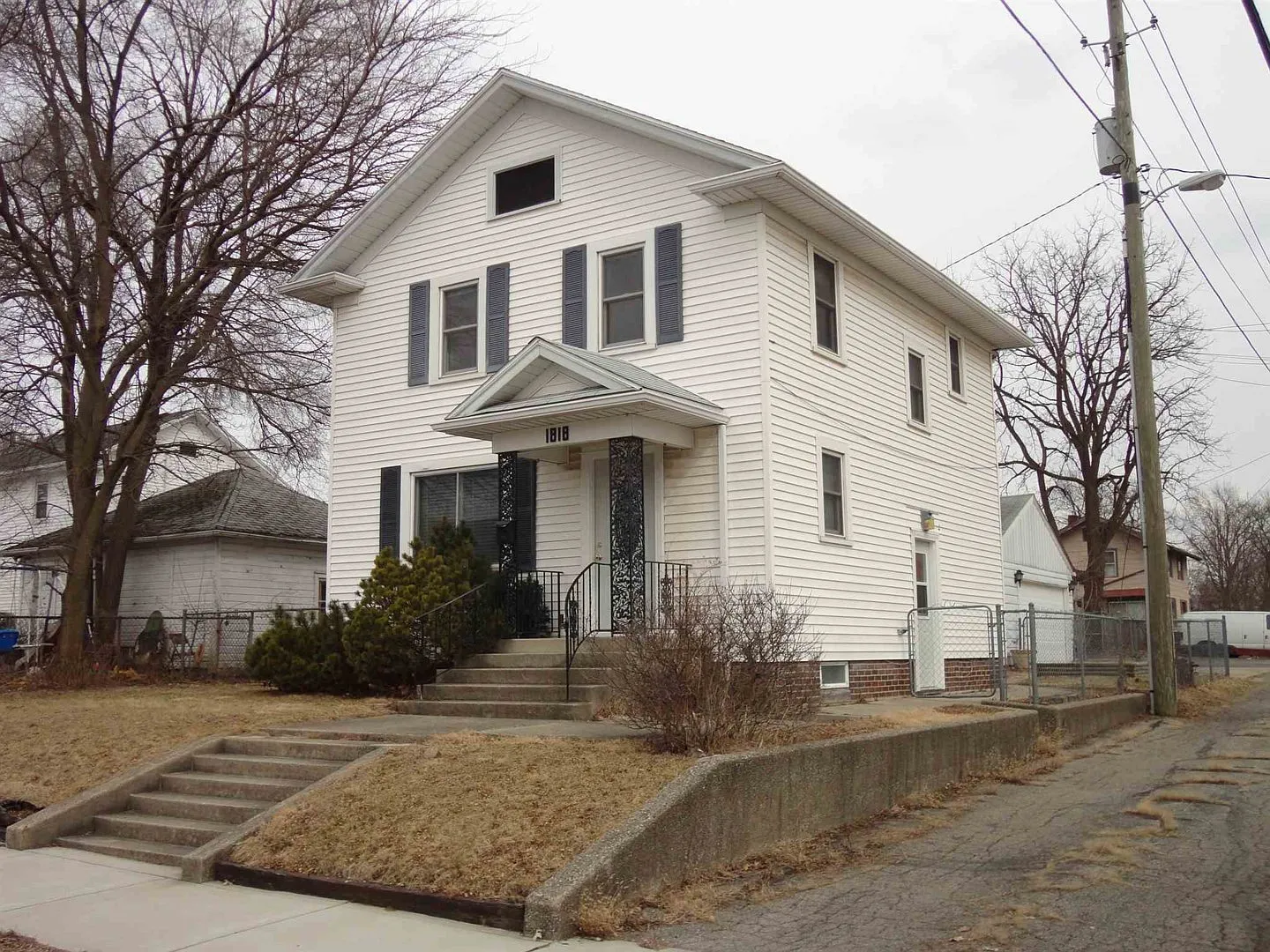 1818 Oakland St photo 1