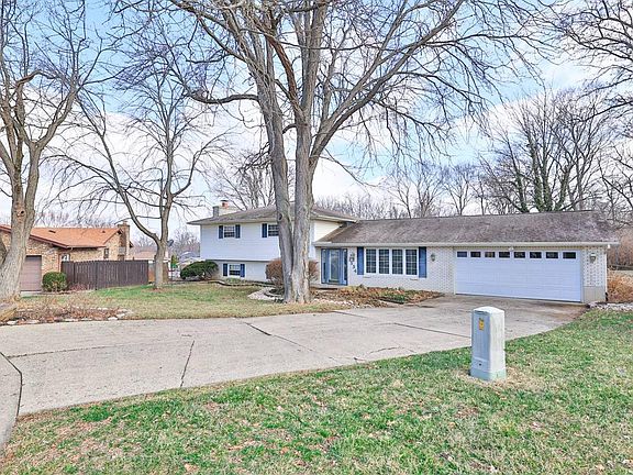 2nd image of 2534 E Highwood Dr